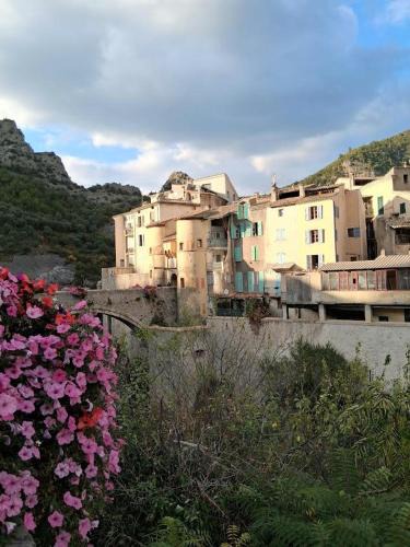 Entrevaux Bed & Breakfast | Les chambres d'hôtes de la Galerie d'Aqui