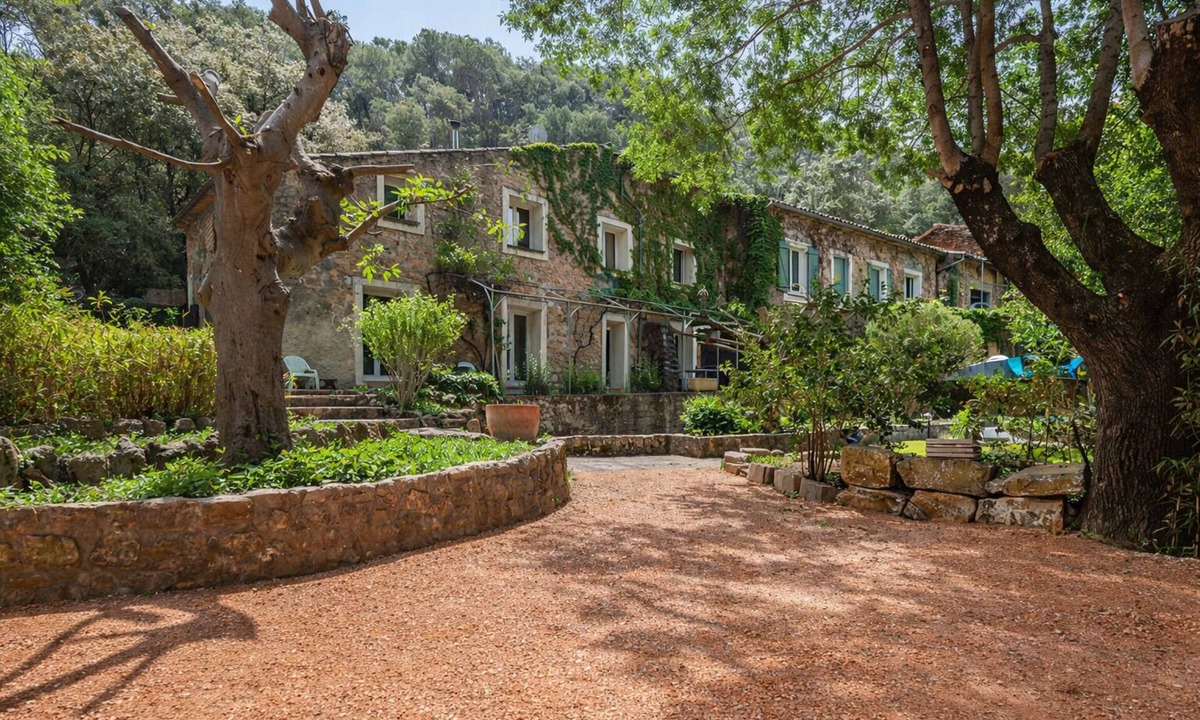 Cabasse Bed & Breakfast | Les Chambres de l'Issole