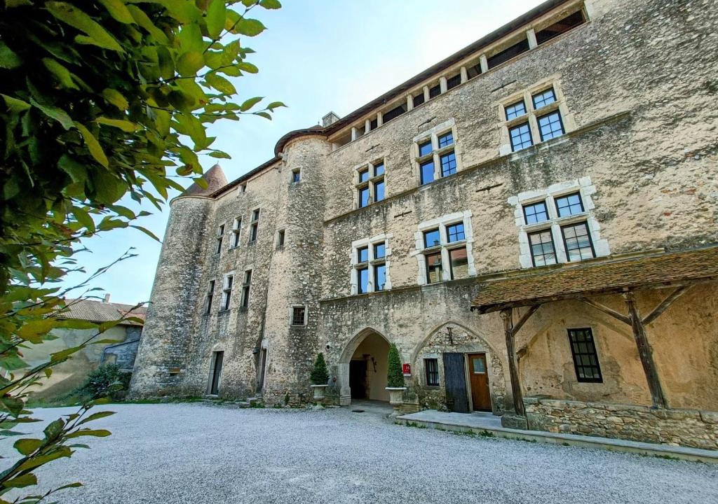 Sainte-Julie Hotel | Les Chambres De La Renaissance