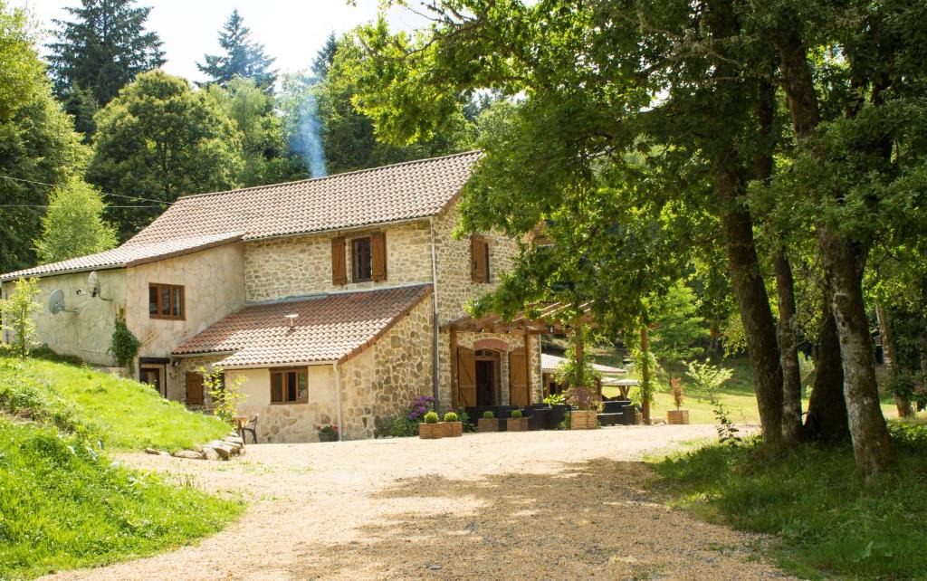 Saint-Leger-la-Montagne Hotel | Les Chenes