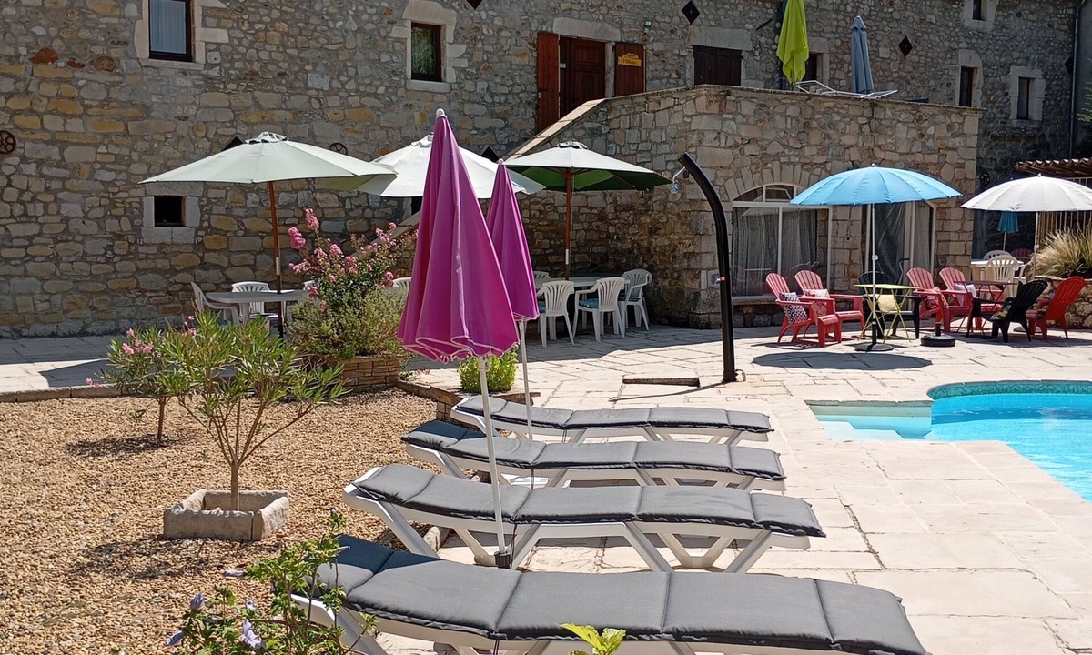 Grospierres House | Les Cigales Grospierres, gite Olivier near Vallon Pont d'Arc shared pool