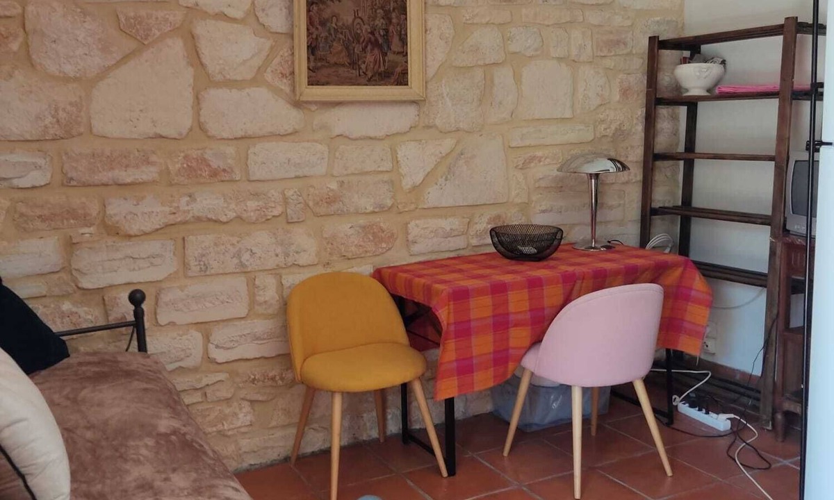 Saint-Alban-sous-Sampzon Apartment | Les Cigales Grospierres, laurel studio near Vallon pont d'Arc shared pool