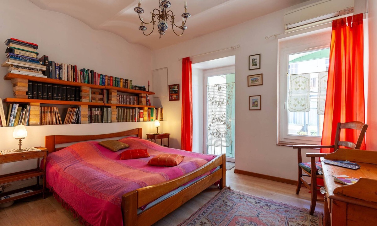 Les Cinq Avenues Bed & Breakfast | Les Citronniers - Bibliothèque Guest Room with Shared Terrace, Wi-Fi & Air Conditioning