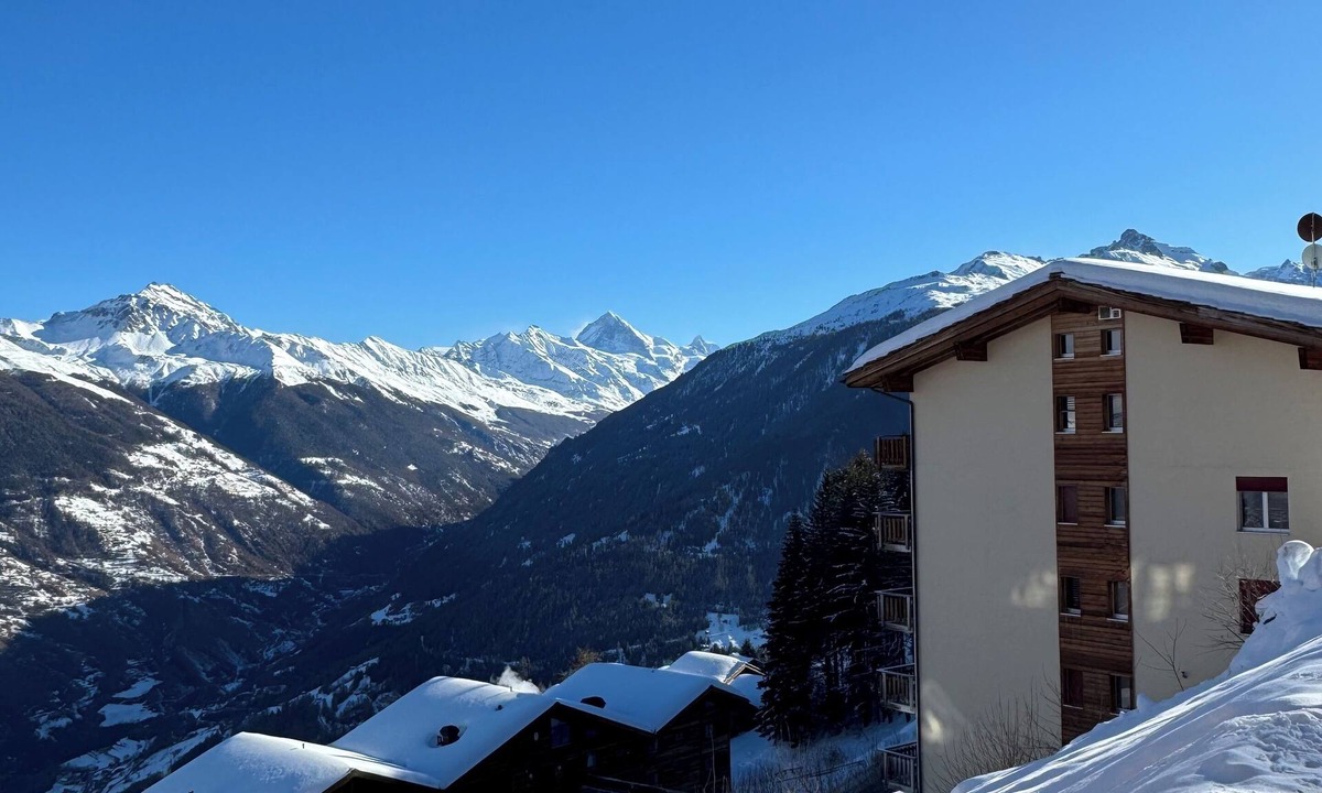 Vex Apartment | Les Collons 1800m - 4 Valleys - 3 Bed Luxury Ski Apt + Jacuzzi + WIFI, lift 50m