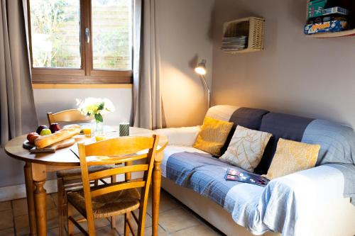 Saint-Tricat House | Les Colombes