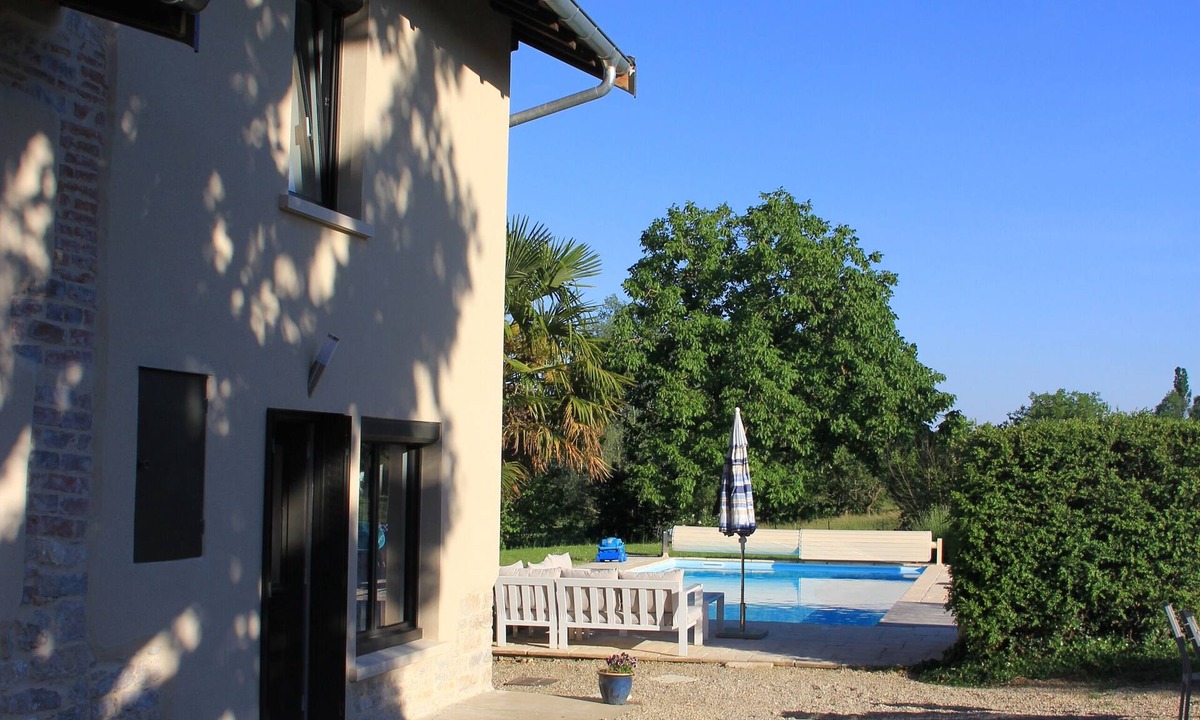 Saint-Remy House | Les Combes, pool and view between Bresse and Dombes