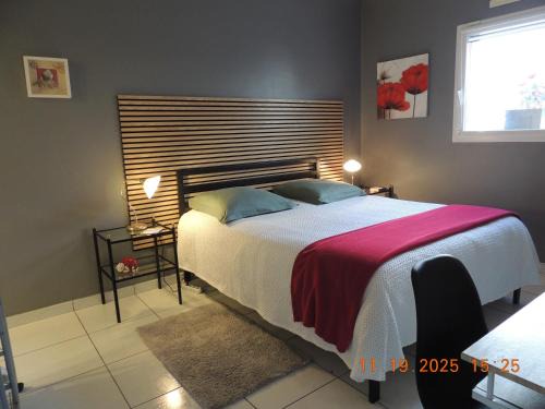 Vern-sur-Seiche Bed & Breakfast | Les Coquelicots Chambre d' hote avec grand lit et salle d'eau privative pour une persone ou un couple