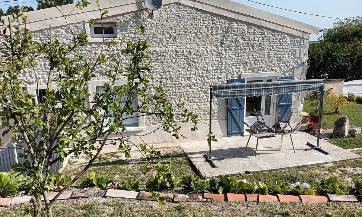 Semussac House | Les Coquelicots