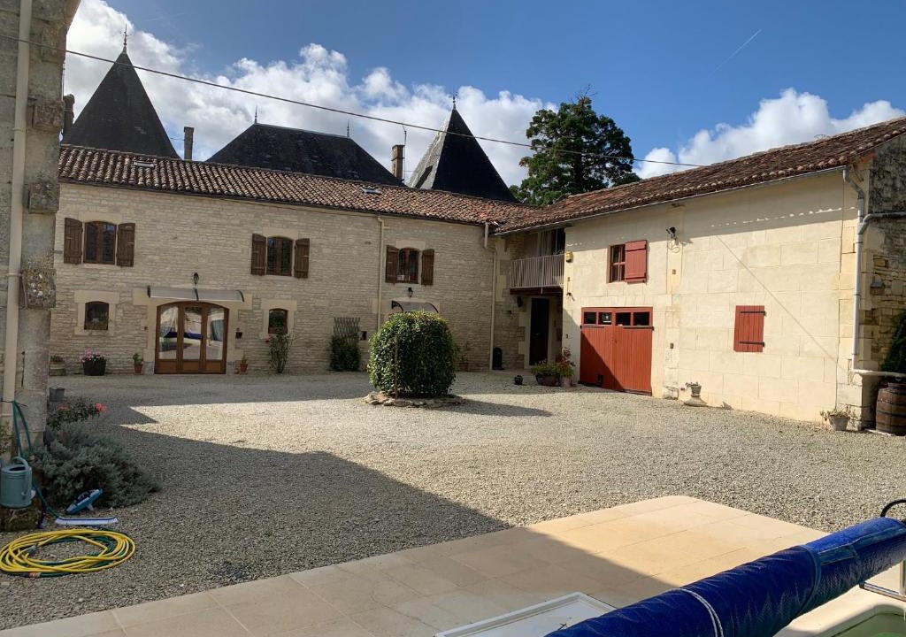 Aujac Bed & Breakfast | Les Cygnes Noirs