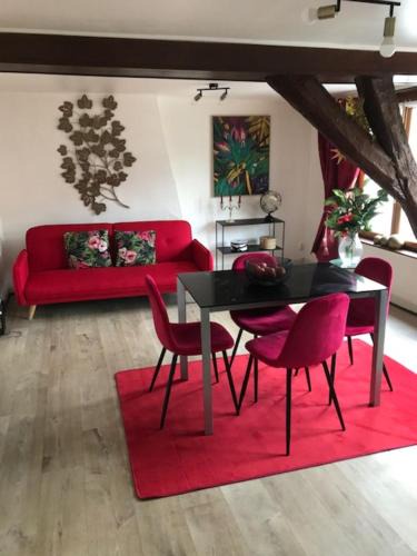 Saint-Omer Apartment | Les Dames au chapeau vert