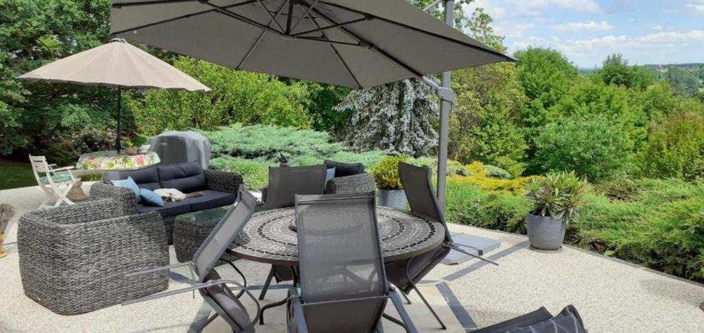 Saint-Denis-des-Murs Bed & Breakfast | Les deux chênes