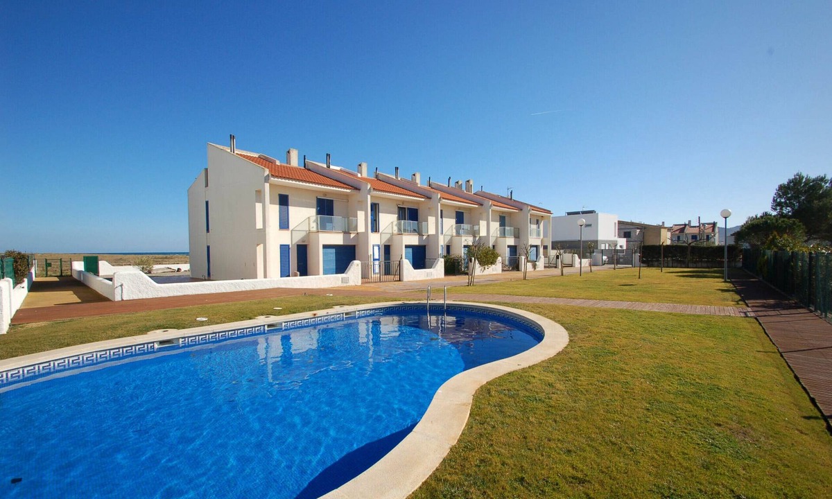 Mas Pinell Ski Chalet | Les Dunes 06 - Beachfront, A/C, and with pool