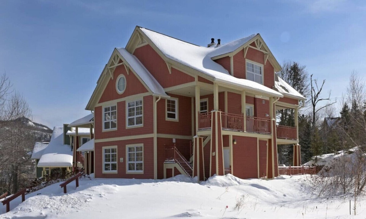 Tremblant-Les-Eaux Condo | Les Eaux Tremblant Classic Chalet Pool & Jacuzzi