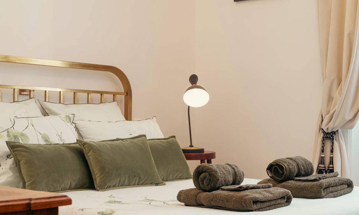 Limoges Apartment | "Les Effrontés" * Louis Blanc, Charming Apartment