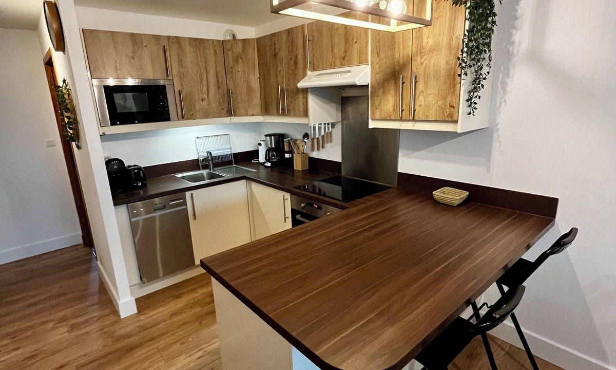 Morgat Apartment | Les Embruns - Centre Morgat with parking space, 1 bedroom, sleeps 4
