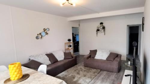 Saint-Jean-de-la-Ruelle Apartment | Les Erables Appart - 3 chambres - Spacieux et moderne avec balcon, parking et wifi