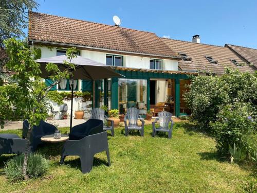 Chantenay-Saint-Imbert Villa | Les feuilles jaunes