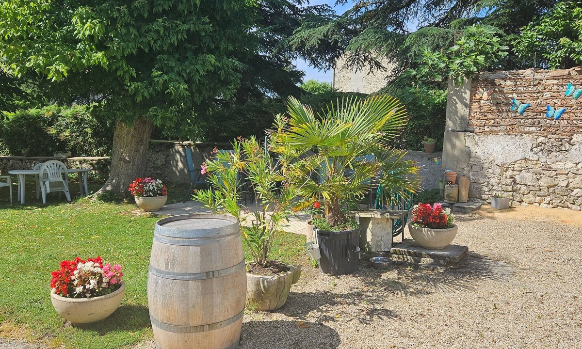 Le Fleix Apartment | Les Fleurs - Appt avec piscine partagée