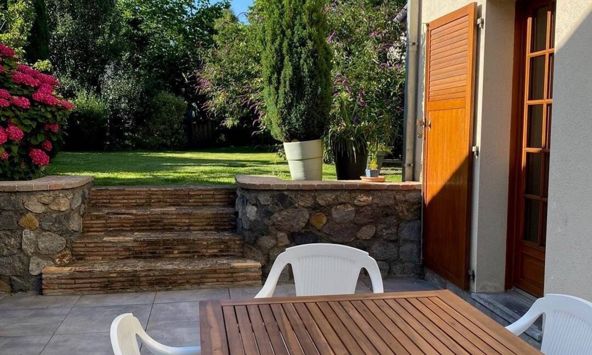Sarrancolin Apartment | LES FLOCONS D'AURE LARGE MOUNTAIN HOUSE WITH ENCLOSED GARDEN