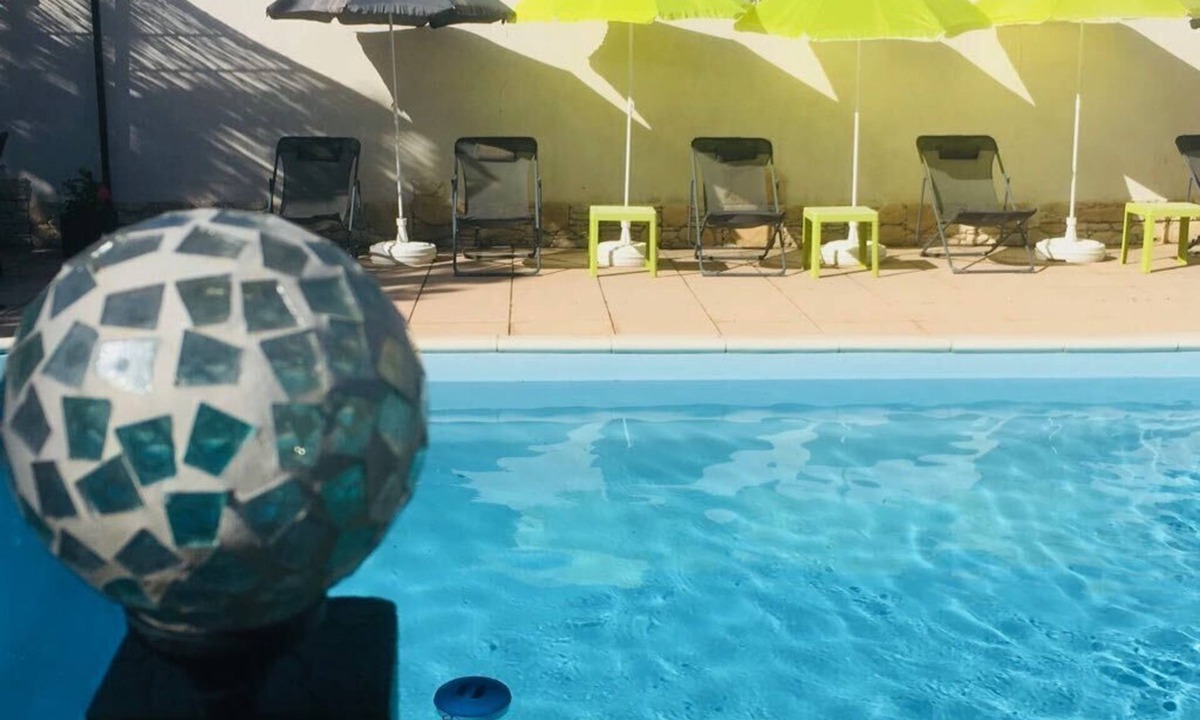 Chateauneuf-Val-Saint-Donat House | Les Cèdres, comfortable 89m2 apartment, ideal for 5 people, shared pool