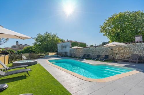 Saint-Romain-de-Benet Villa | Les gîtes du logis