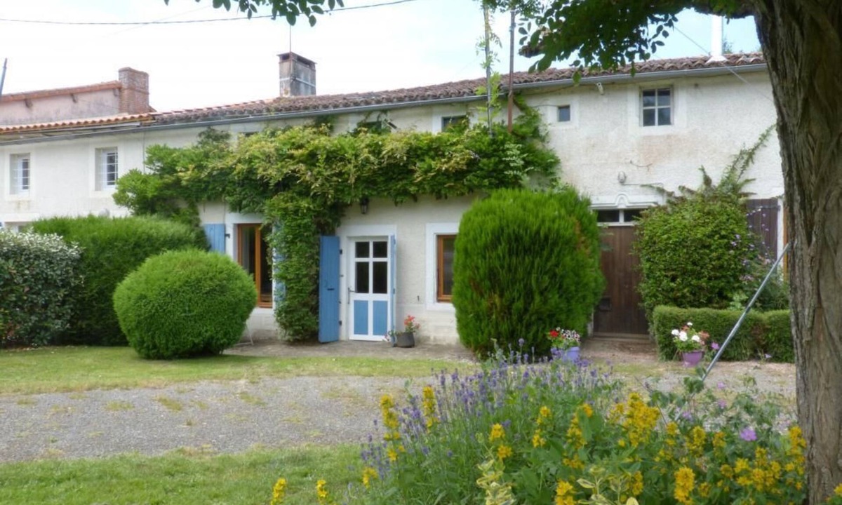 Moncoutant Cottage | Les Gites de la Bodiniere - Rural 3 gite complex