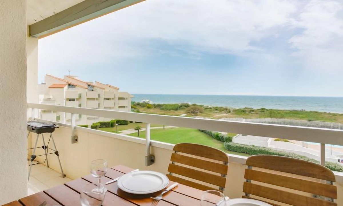 Saint-Cyprien Plage Apartment | Les Goelettes by Interhome