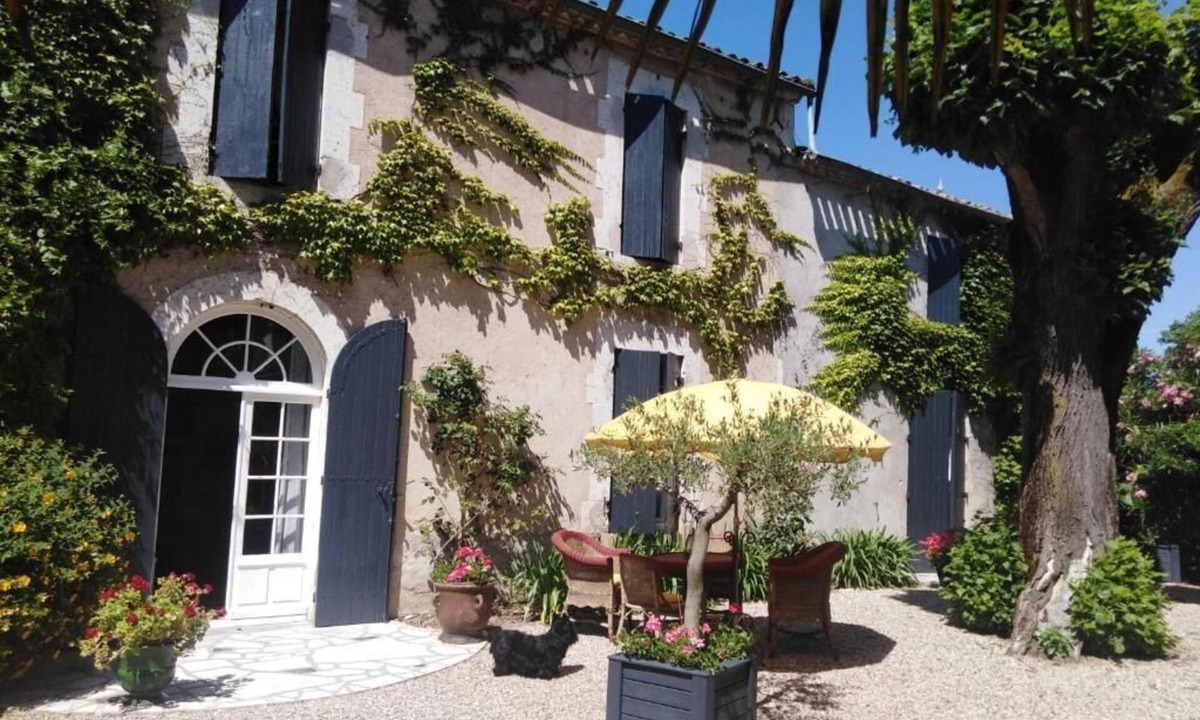 Saint-Antoine-de-Breuilh House | Les Hortensias