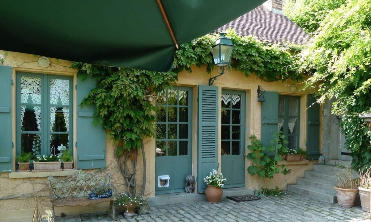 Montfort-l'Amaury House | LES HORTENSIAS charming house