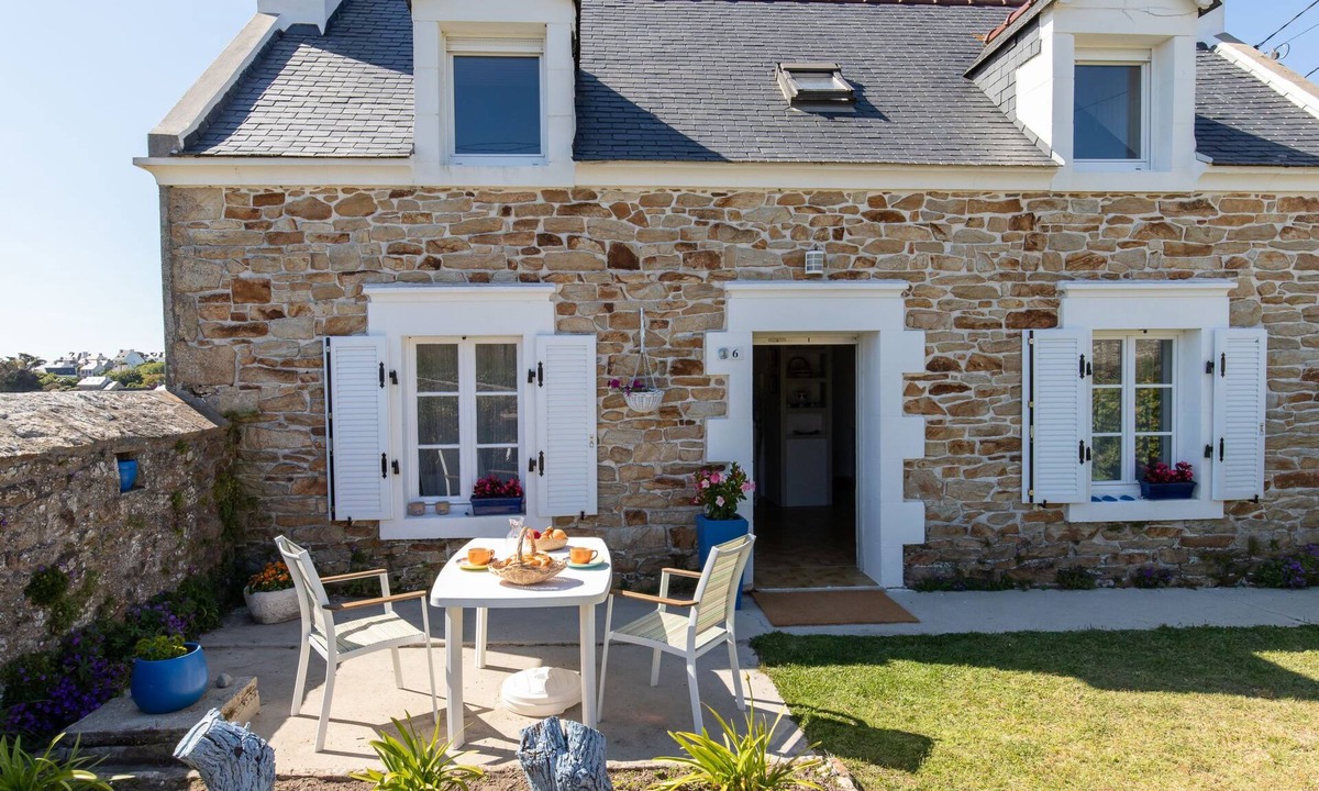 Plogoff House | Les Hortensias by Interhome