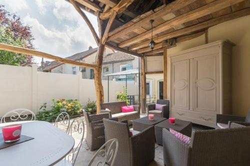 Nolay House | Les Hortensias