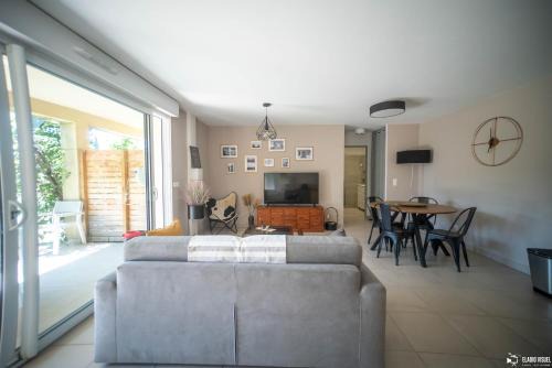 Ledenon House | Les Iris