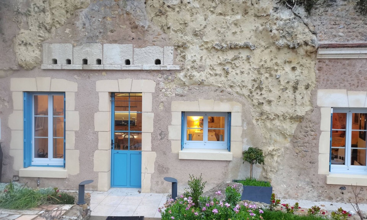 Troo Villa | Les Iris unusual gîte, entirely troglodytic!