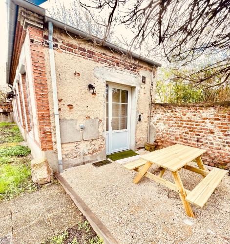 Moulins Apartment | Les Jardins Bas