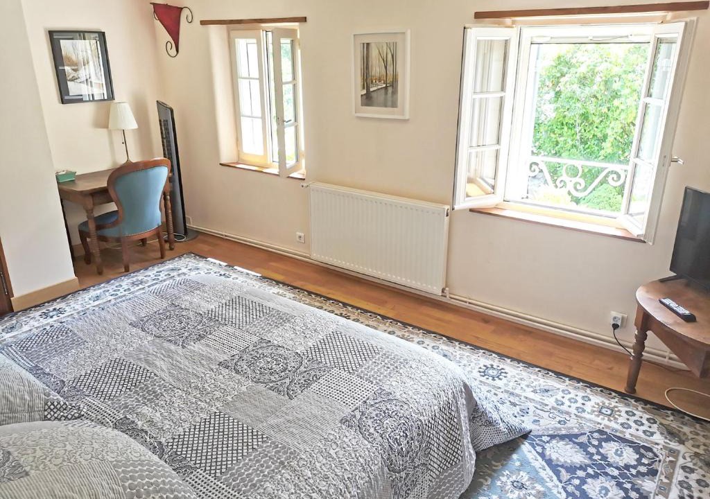 Villegouge Bed & Breakfast | Les Jardins de Camelot