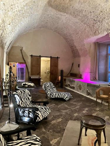Viviers Bed & Breakfast | LES JARDINS DE LA CATHÉDRALE chambres d Hôtes gîte de groupe