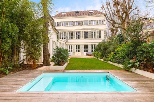 Latin Villa | Les Jardins du Panthéon
