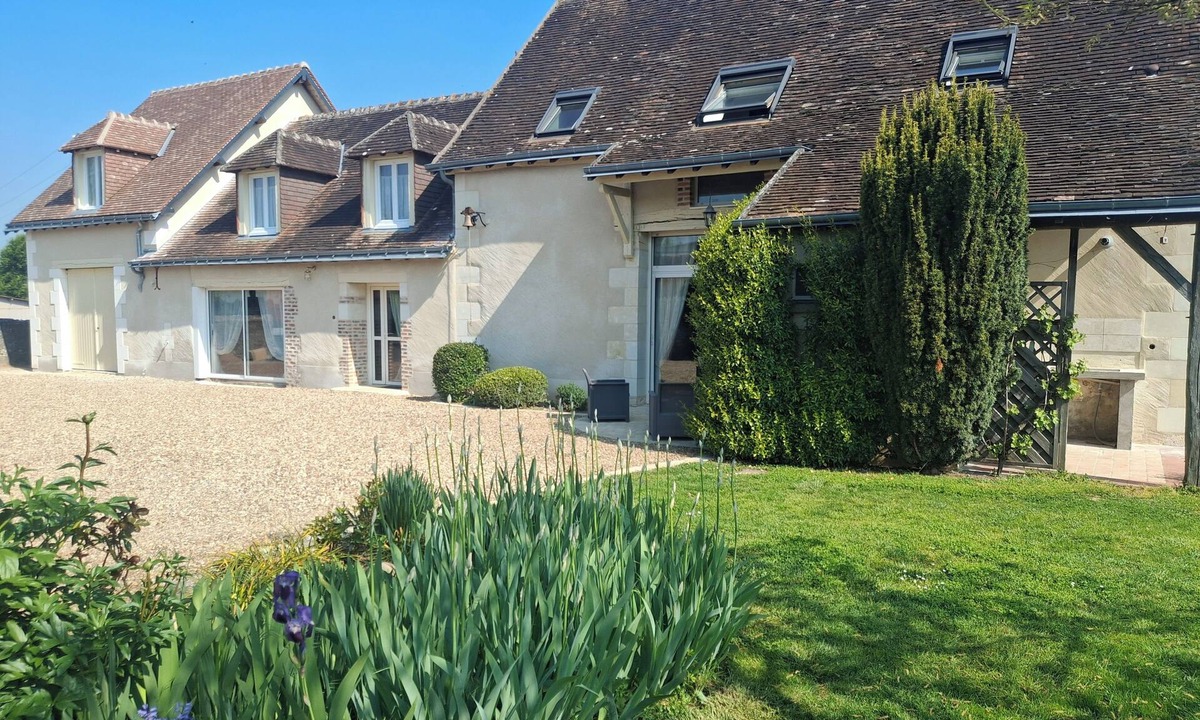 Dame-Marie-les-Bois House | Les Jarrières