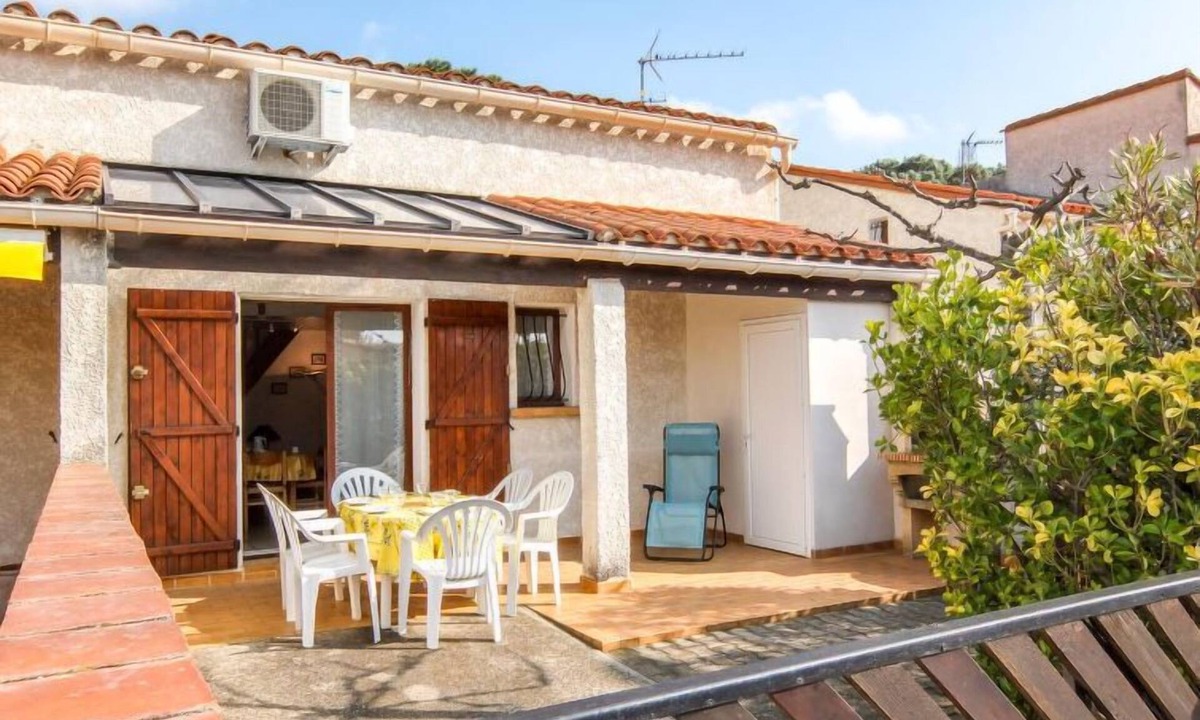 Saint-Cyprien Plage House | Les Lauriers Roses by Interhome