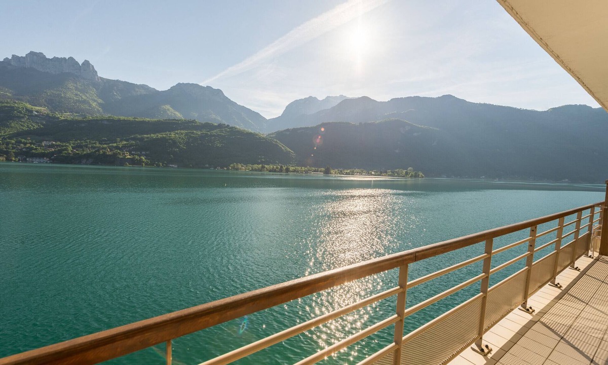 Bredannaz Apartment | LES LIBELLULES - Pieds dans l'eau