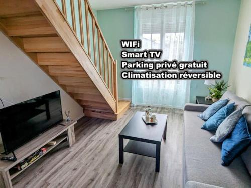 Thierville-sur-Meuse Apartment | Les Loges de Véro - Duplex - Entièrement climatisé - Rénové en 2024 - Classé 3 étoiles - Parking privé - Garage vélos et motos - 1 chambre et 1 canapé convertible - À 5 min du centre de Verdun - Boulangerie et petite restauration à proximité