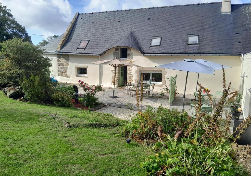 Ambon Bed & Breakfast | Les loges de yoff