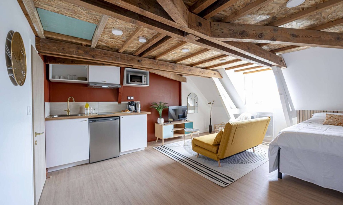 Chatellerault Apartment | Les Maisons Acajou/Charming Spicy Chalet studio
