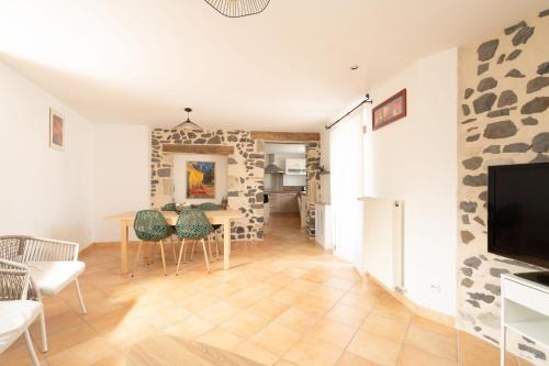 Saint-Sandoux House | Les Maisons Bareyre - Grandes Maisons avec terrasse