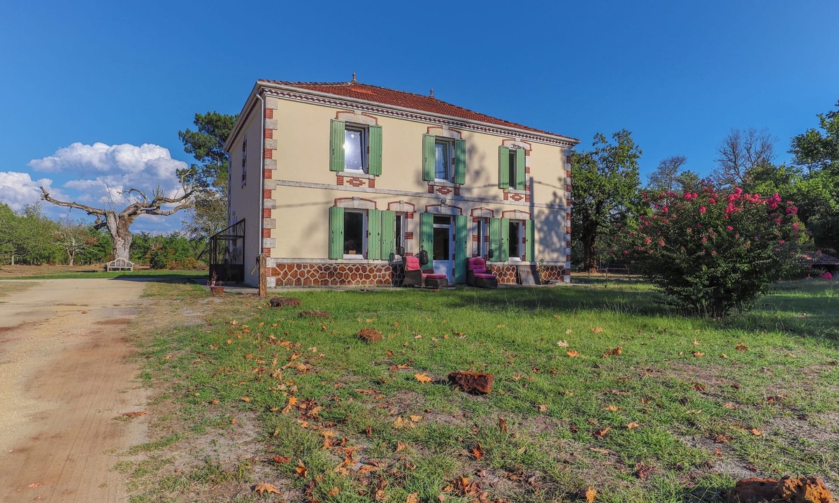 Trensacq House | Les Maisons Des Houssats with Shared Pool and Private Terrace