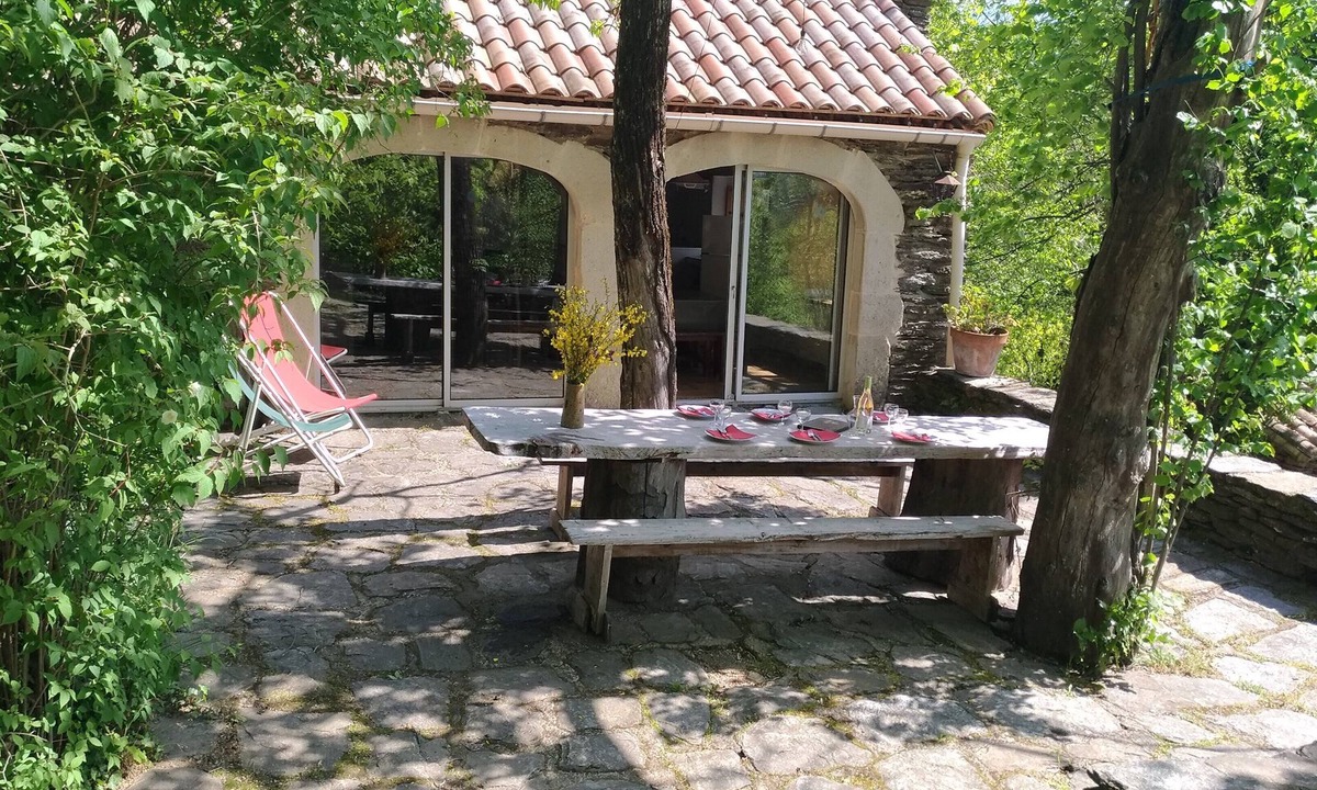 Charnavas House | Les Mazades, gîte large terrace Labellisé Esprit parc national des Cévennes.