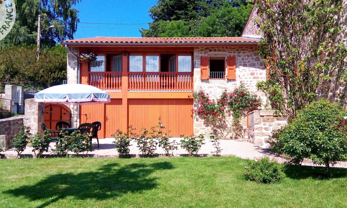 Merle-Leignec Cottage | Les Myrtilles Cottage: Comfort and Calm, Pets Welcome, Shared Garden