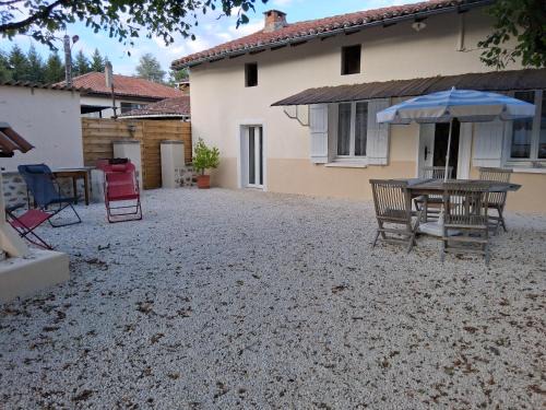 Rochechouart House | les noisetiers de verinas