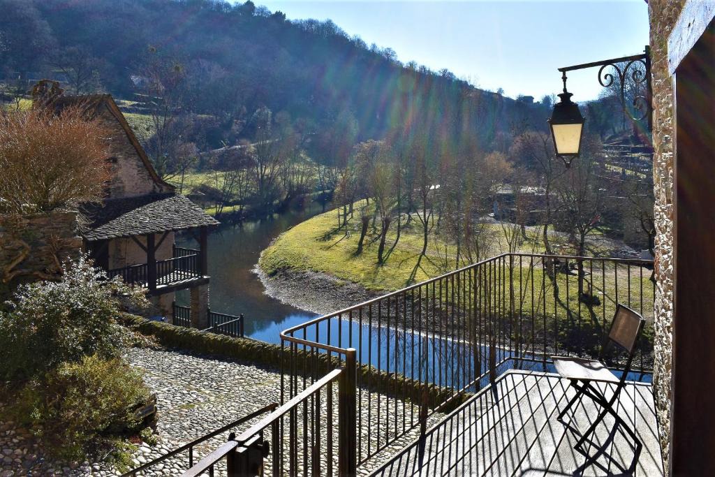 Belcastel House | Les Oiseaux De Belcastel, family house