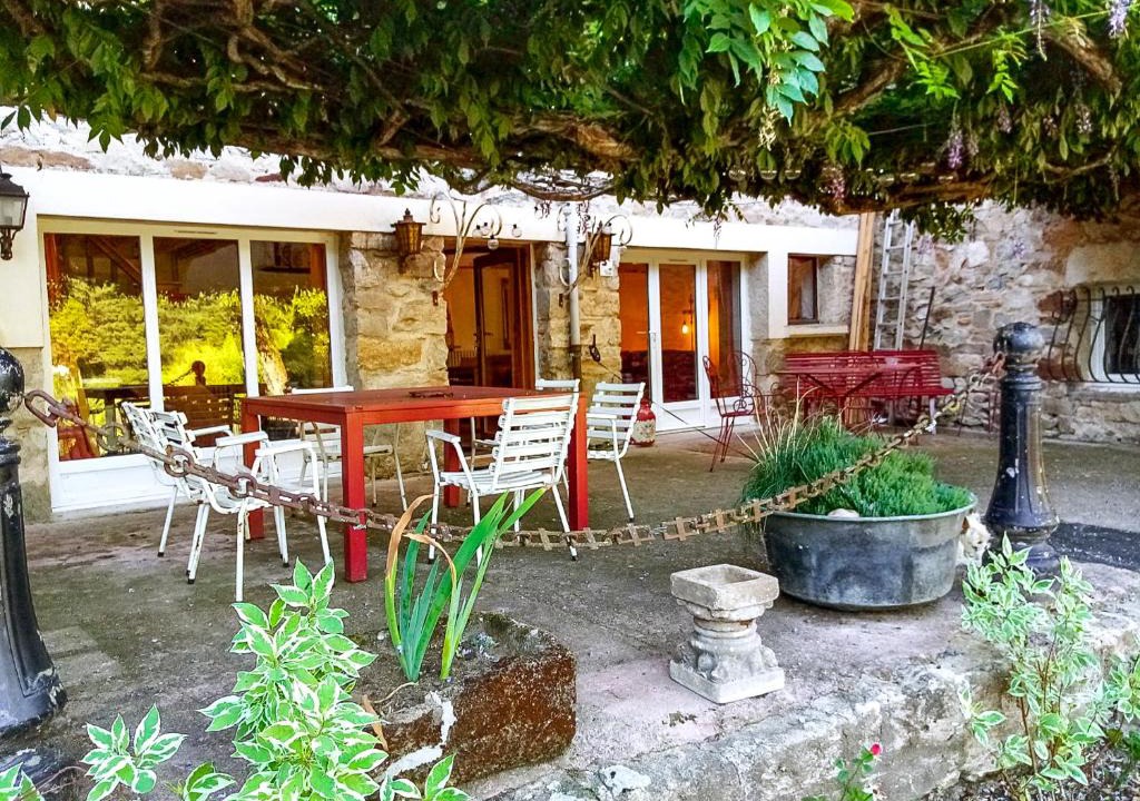 Favars House | LES OISEAUX